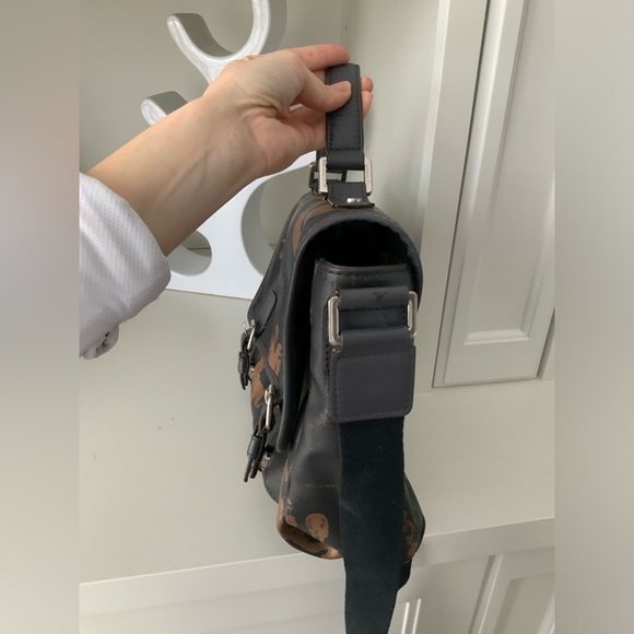 L.A.M.B GWEN STEFANI Large Black Handprint Graphic Messenger Bag Unisex Adult - Picture 3 of 16